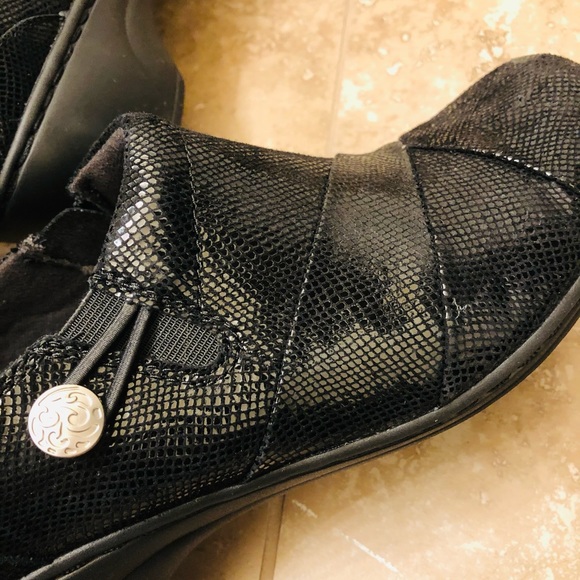 CLARKS! Black Snake skin Shoes. 8.0 - Picture 14 of 14